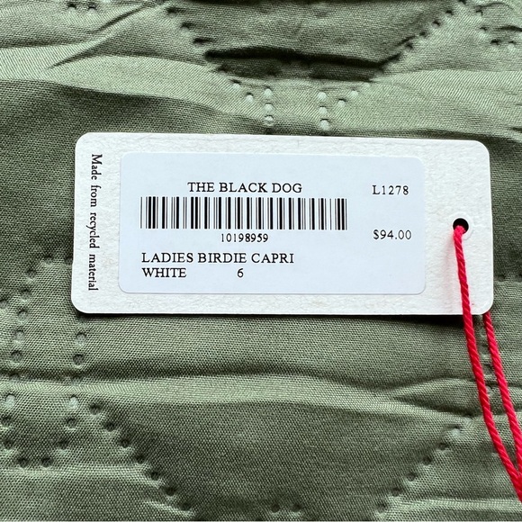***NWT***The Black Dog Ladies Capris color White - Picture 11 of 11